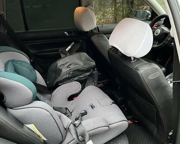 Серый Фольксваген Гольф, объемом двигателя 1.6 л и пробегом 333 тыс. км за 5000 $, фото 1 на Automoto.ua