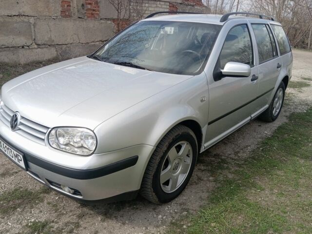 Серый Фольксваген Гольф, объемом двигателя 1.6 л и пробегом 250 тыс. км за 3700 $, фото 1 на Automoto.ua