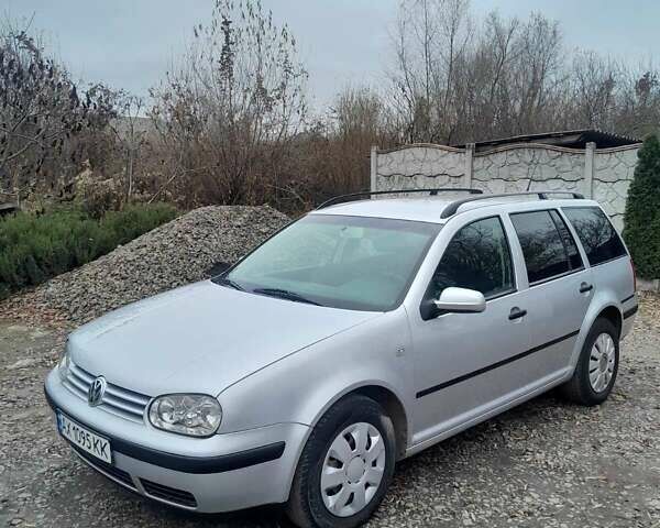Серый Фольксваген Гольф, объемом двигателя 1.6 л и пробегом 200 тыс. км за 3500 $, фото 1 на Automoto.ua