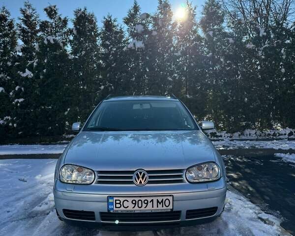 Серый Фольксваген Гольф, объемом двигателя 1.6 л и пробегом 300 тыс. км за 4400 $, фото 1 на Automoto.ua