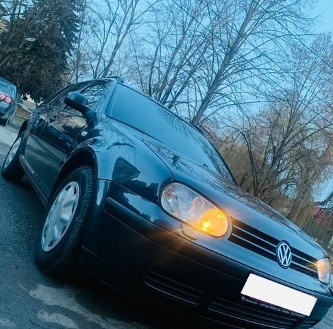 Серый Фольксваген Гольф, объемом двигателя 1.6 л и пробегом 275 тыс. км за 4000 $, фото 1 на Automoto.ua