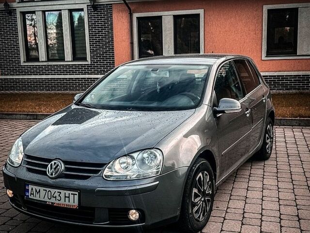 Сірий Фольксваген Гольф, об'ємом двигуна 2 л та пробігом 330 тис. км за 5300 $, фото 1 на Automoto.ua