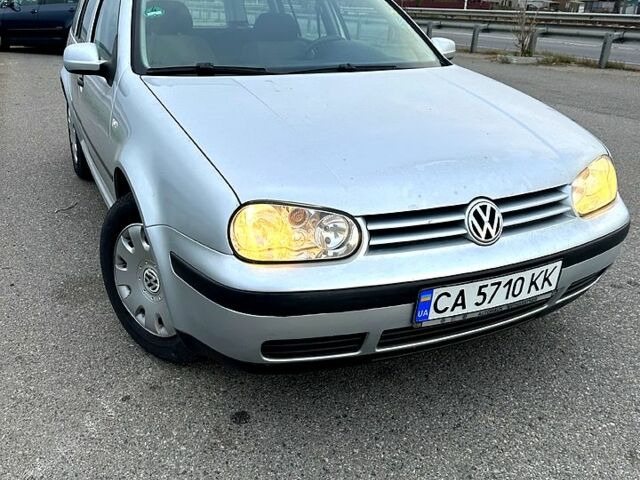 Серый Фольксваген Гольф, объемом двигателя 1.6 л и пробегом 240 тыс. км за 4400 $, фото 1 на Automoto.ua