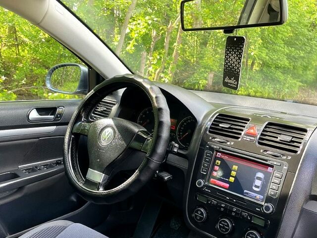 Серый Фольксваген Гольф, объемом двигателя 1.6 л и пробегом 227 тыс. км за 5300 $, фото 1 на Automoto.ua