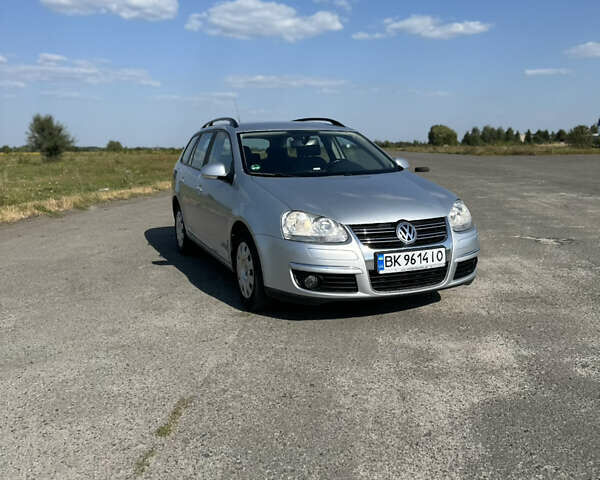 Сірий Фольксваген Гольф, об'ємом двигуна 1.6 л та пробігом 261 тис. км за 5799 $, фото 1 на Automoto.ua