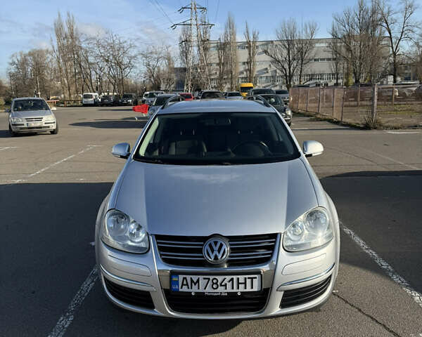 Серый Фольксваген Гольф, объемом двигателя 1.6 л и пробегом 258 тыс. км за 6800 $, фото 1 на Automoto.ua