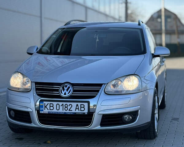 Серый Фольксваген Гольф, объемом двигателя 1.6 л и пробегом 242 тыс. км за 4900 $, фото 1 на Automoto.ua