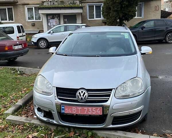 Серый Фольксваген Гольф, объемом двигателя 1.4 л и пробегом 200 тыс. км за 4000 $, фото 1 на Automoto.ua