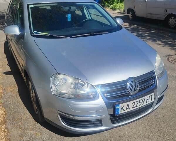 Сірий Фольксваген Гольф, об'ємом двигуна 1.6 л та пробігом 222 тис. км за 5500 $, фото 1 на Automoto.ua