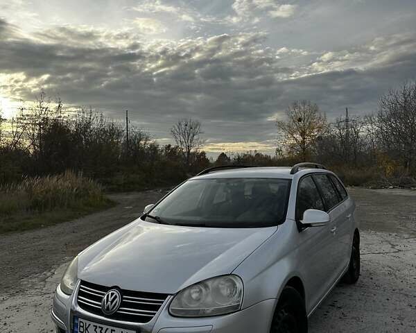 Сірий Фольксваген Гольф, об'ємом двигуна 1.6 л та пробігом 221 тис. км за 5500 $, фото 1 на Automoto.ua