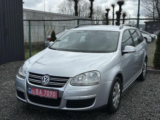 Серый Фольксваген Гольф, объемом двигателя 1.6 л и пробегом 243 тыс. км за 6100 $, фото 1 на Automoto.ua