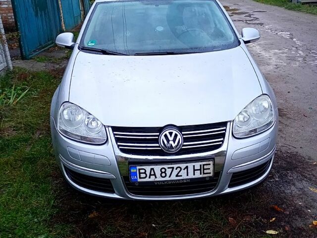 Фольксваген Гольф 2007 в Александрие на Automoto.ua Серый Фольксваген Гольф, объемом двигателя 1.6 л и пробегом 260 тыс. км за 5000 $, фото 1 на Automoto.ua