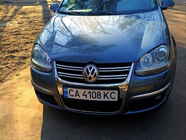 Сірий Фольксваген Гольф, об'ємом двигуна 1.4 л та пробігом 246 тис. км за 5000 $, фото 1 на Automoto.ua