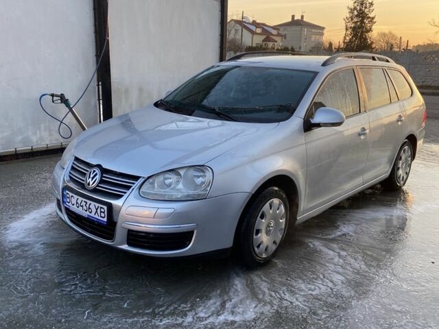 Серый Фольксваген Гольф, объемом двигателя 1.6 л и пробегом 300 тыс. км за 5500 $, фото 1 на Automoto.ua