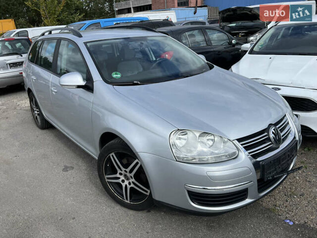 Серый Фольксваген Гольф, объемом двигателя 1.6 л и пробегом 207 тыс. км за 6700 $, фото 1 на Automoto.ua
