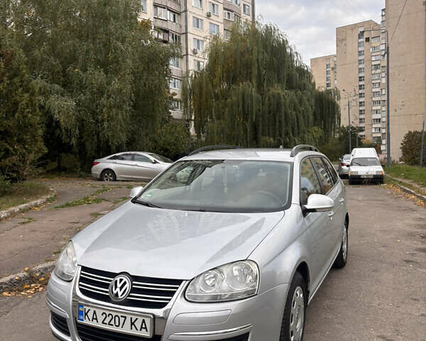 Серый Фольксваген Гольф, объемом двигателя 1.6 л и пробегом 250 тыс. км за 5999 $, фото 1 на Automoto.ua