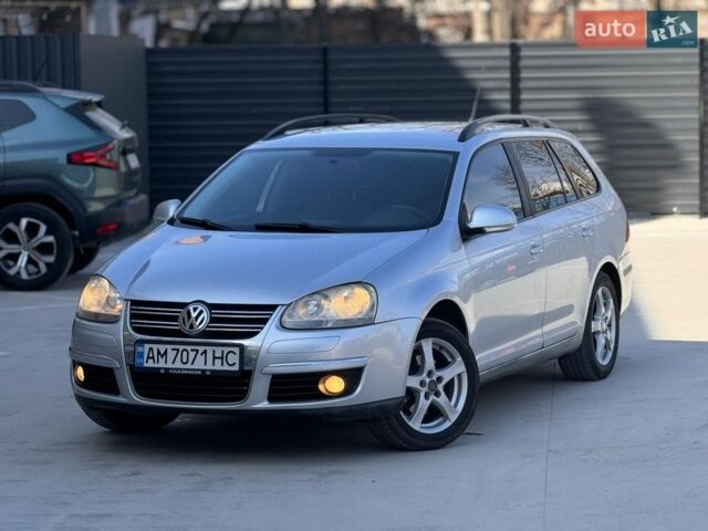 Серый Фольксваген Гольф, объемом двигателя 1.6 л и пробегом 251 тыс. км за 4750 $, фото 1 на Automoto.ua