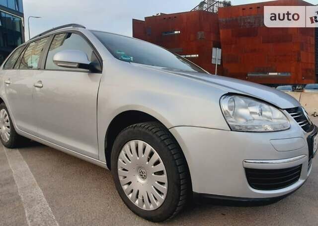 Серый Фольксваген Гольф, объемом двигателя 1.6 л и пробегом 268 тыс. км за 6000 $, фото 1 на Automoto.ua