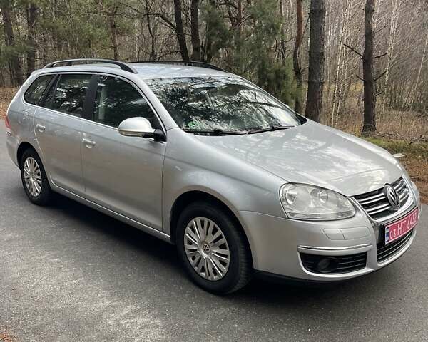 Серый Фольксваген Гольф, объемом двигателя 1.6 л и пробегом 242 тыс. км за 5900 $, фото 1 на Automoto.ua