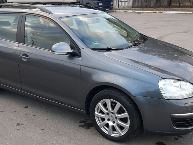 Серый Фольксваген Гольф, объемом двигателя 1.6 л и пробегом 243 тыс. км за 6900 $, фото 1 на Automoto.ua