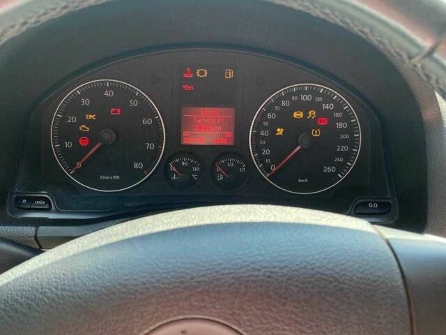 Серый Фольксваген Гольф, объемом двигателя 1.4 л и пробегом 220 тыс. км за 6009 $, фото 1 на Automoto.ua