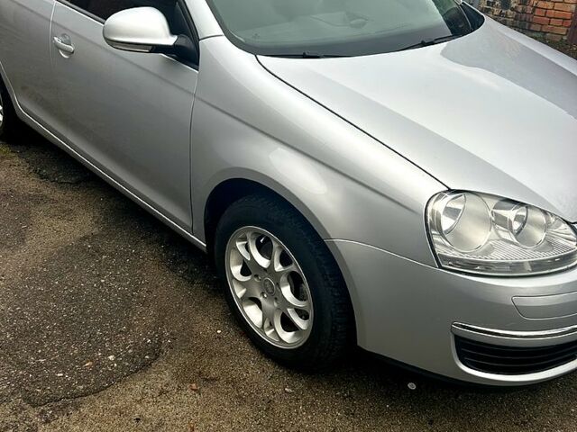 Сірий Фольксваген Гольф, об'ємом двигуна 1.6 л та пробігом 196 тис. км за 6000 $, фото 1 на Automoto.ua