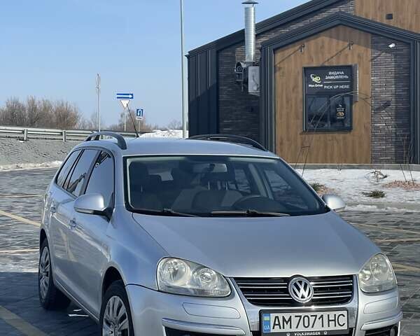 Серый Фольксваген Гольф, объемом двигателя 1.6 л и пробегом 216 тыс. км за 5299 $, фото 1 на Automoto.ua