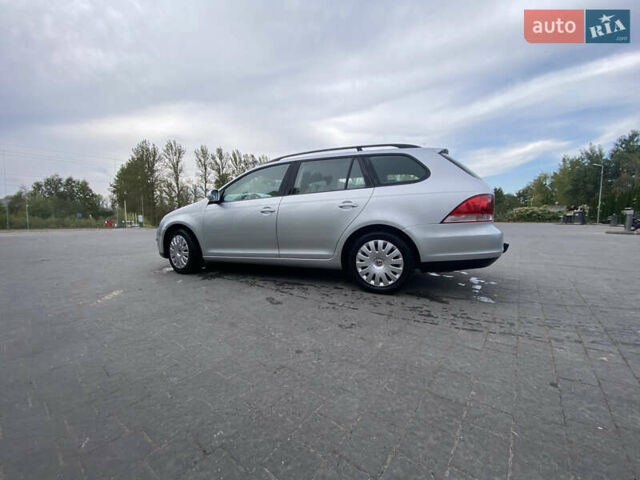 Серый Фольксваген Гольф, объемом двигателя 1.6 л и пробегом 200 тыс. км за 5500 $, фото 1 на Automoto.ua