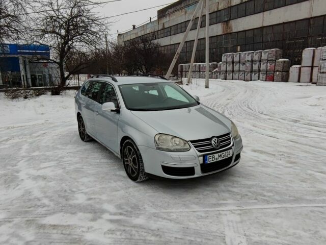 Серый Фольксваген Гольф, объемом двигателя 2 л и пробегом 300 тыс. км за 2900 $, фото 1 на Automoto.ua