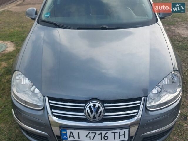 Серый Фольксваген Гольф, объемом двигателя 1.6 л и пробегом 245 тыс. км за 7000 $, фото 1 на Automoto.ua