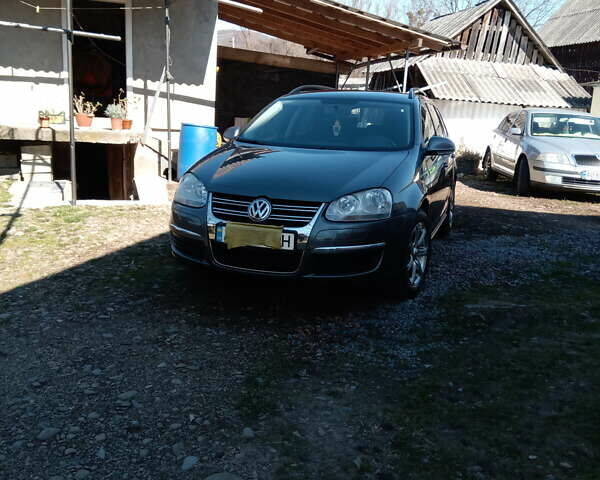 Сірий Фольксваген Гольф, об'ємом двигуна 1.4 л та пробігом 200 тис. км за 6000 $, фото 1 на Automoto.ua