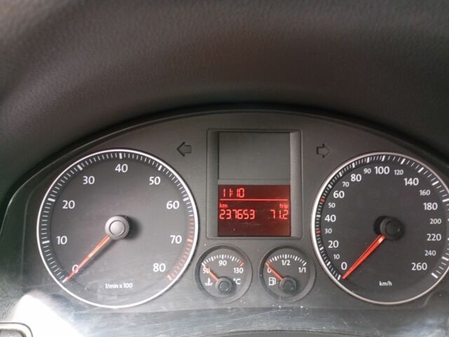 Серый Фольксваген Гольф, объемом двигателя 1.6 л и пробегом 237 тыс. км за 8000 $, фото 1 на Automoto.ua