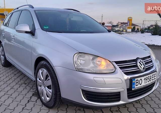 Серый Фольксваген Гольф, объемом двигателя 1.6 л и пробегом 370 тыс. км за 4900 $, фото 1 на Automoto.ua