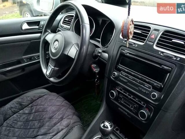 Серый Фольксваген Гольф, объемом двигателя 1.6 л и пробегом 300 тыс. км за 6800 $, фото 1 на Automoto.ua