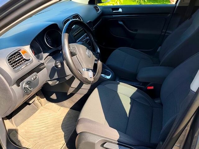 Серый Фольксваген Гольф, объемом двигателя 1.6 л и пробегом 263 тыс. км за 8300 $, фото 1 на Automoto.ua