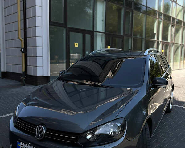 Серый Фольксваген Гольф, объемом двигателя 1.6 л и пробегом 318 тыс. км за 7700 $, фото 1 на Automoto.ua