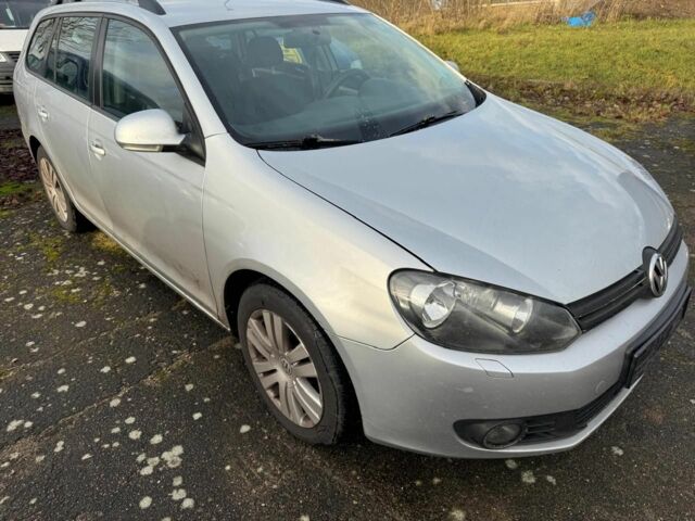 Серый Фольксваген Гольф, объемом двигателя 1.6 л и пробегом 200 тыс. км за 4118 $, фото 1 на Automoto.ua