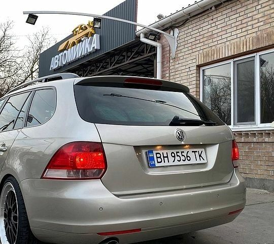 Сірий Фольксваген Гольф, об'ємом двигуна 1.2 л та пробігом 150 тис. км за 8000 $, фото 1 на Automoto.ua