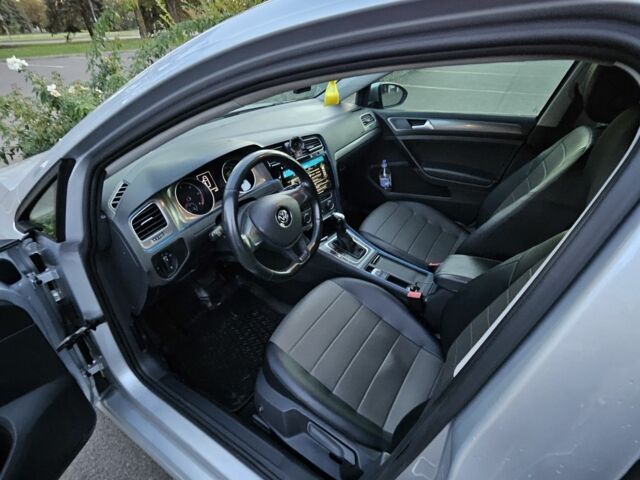 Сірий Фольксваген Гольф, об'ємом двигуна 1.6 л та пробігом 188 тис. км за 10800 $, фото 1 на Automoto.ua