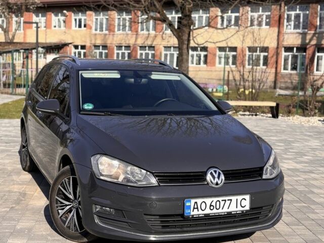 Серый Фольксваген Гольф, объемом двигателя 1.6 л и пробегом 290 тыс. км за 10500 $, фото 1 на Automoto.ua