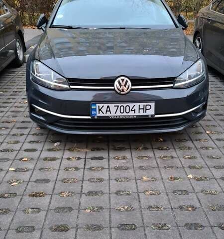 Серый Фольксваген Гольф, объемом двигателя 1.6 л и пробегом 140 тыс. км за 16500 $, фото 1 на Automoto.ua