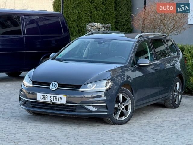 Серый Фольксваген Гольф, объемом двигателя 1.6 л и пробегом 233 тыс. км за 13800 $, фото 1 на Automoto.ua