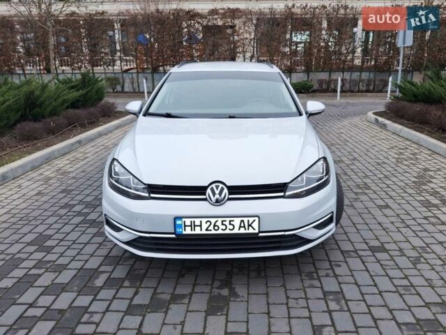 Серый Фольксваген Гольф, объемом двигателя 1.8 л и пробегом 138 тыс. км за 13999 $, фото 1 на Automoto.ua
