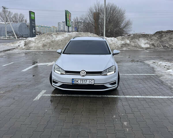 Серый Фольксваген Гольф, объемом двигателя 1.6 л и пробегом 269 тыс. км за 14200 $, фото 1 на Automoto.ua