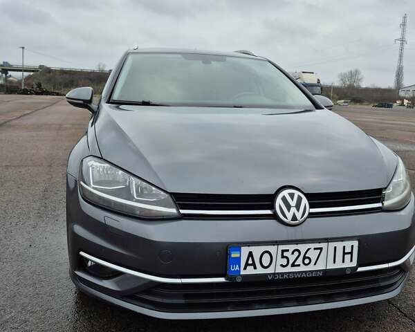 Серый Фольксваген Гольф, объемом двигателя 1.97 л и пробегом 300 тыс. км за 11000 $, фото 1 на Automoto.ua