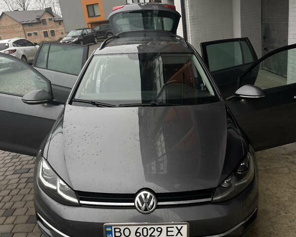 Серый Фольксваген Гольф, объемом двигателя 1.6 л и пробегом 241 тыс. км за 12400 $, фото 1 на Automoto.ua