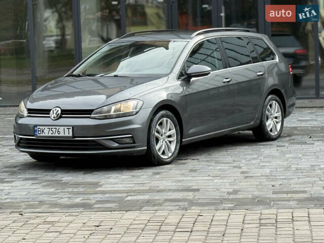 Серый Фольксваген Гольф, объемом двигателя 1.6 л и пробегом 253 тыс. км за 12700 $, фото 1 на Automoto.ua