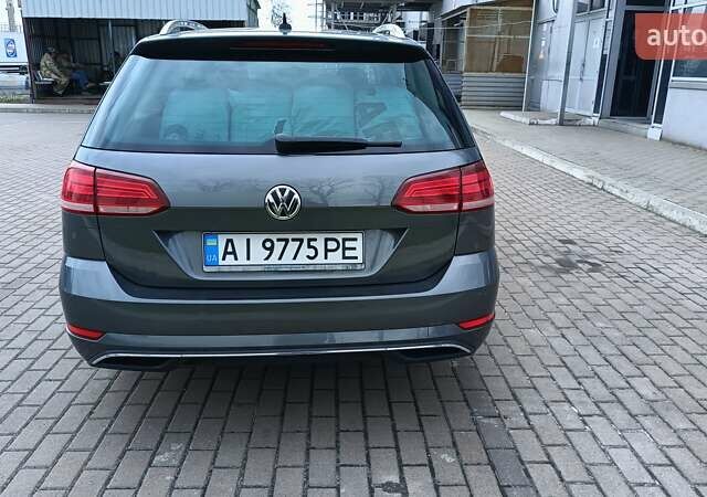 Сірий Фольксваген Гольф, об'ємом двигуна 1.6 л та пробігом 252 тис. км за 13750 $, фото 1 на Automoto.ua