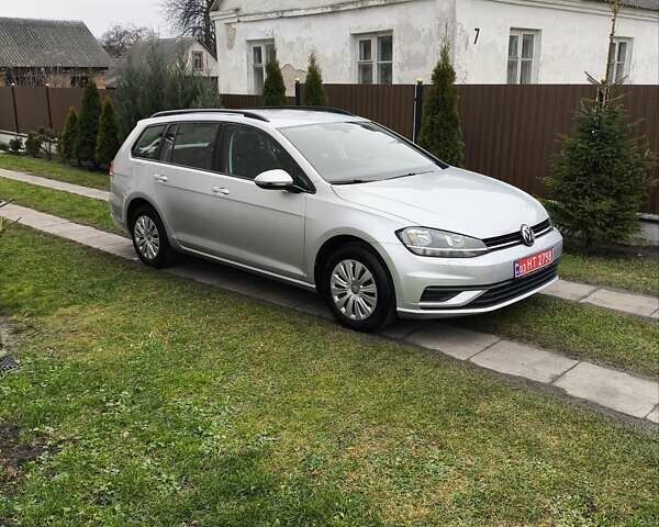 Серый Фольксваген Гольф, объемом двигателя 1.6 л и пробегом 198 тыс. км за 10800 $, фото 1 на Automoto.ua