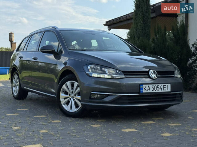 Серый Фольксваген Гольф, объемом двигателя 1.6 л и пробегом 262 тыс. км за 13900 $, фото 1 на Automoto.ua